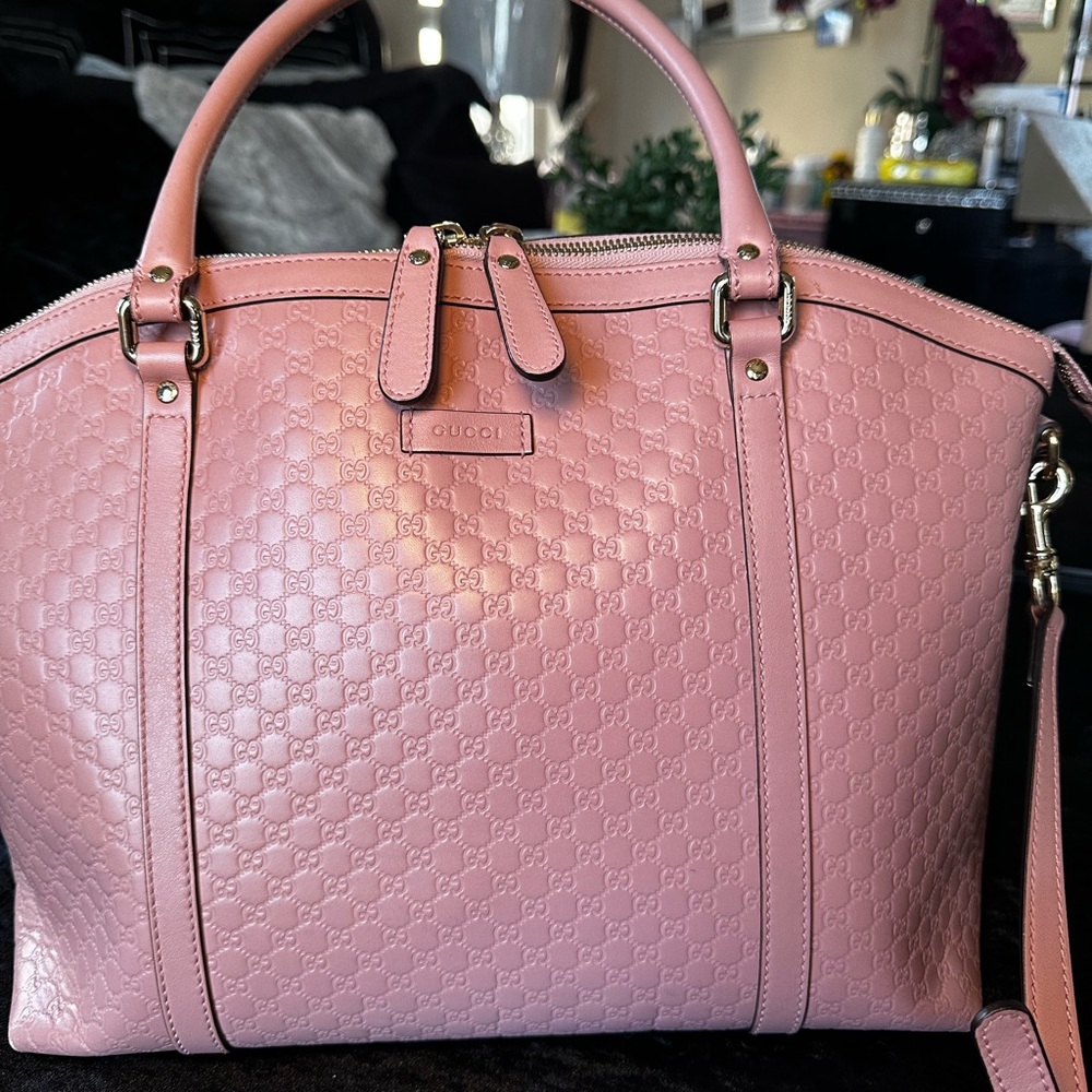 Gucci GG Convertible Handbag in Soft Pink with shoulder strap